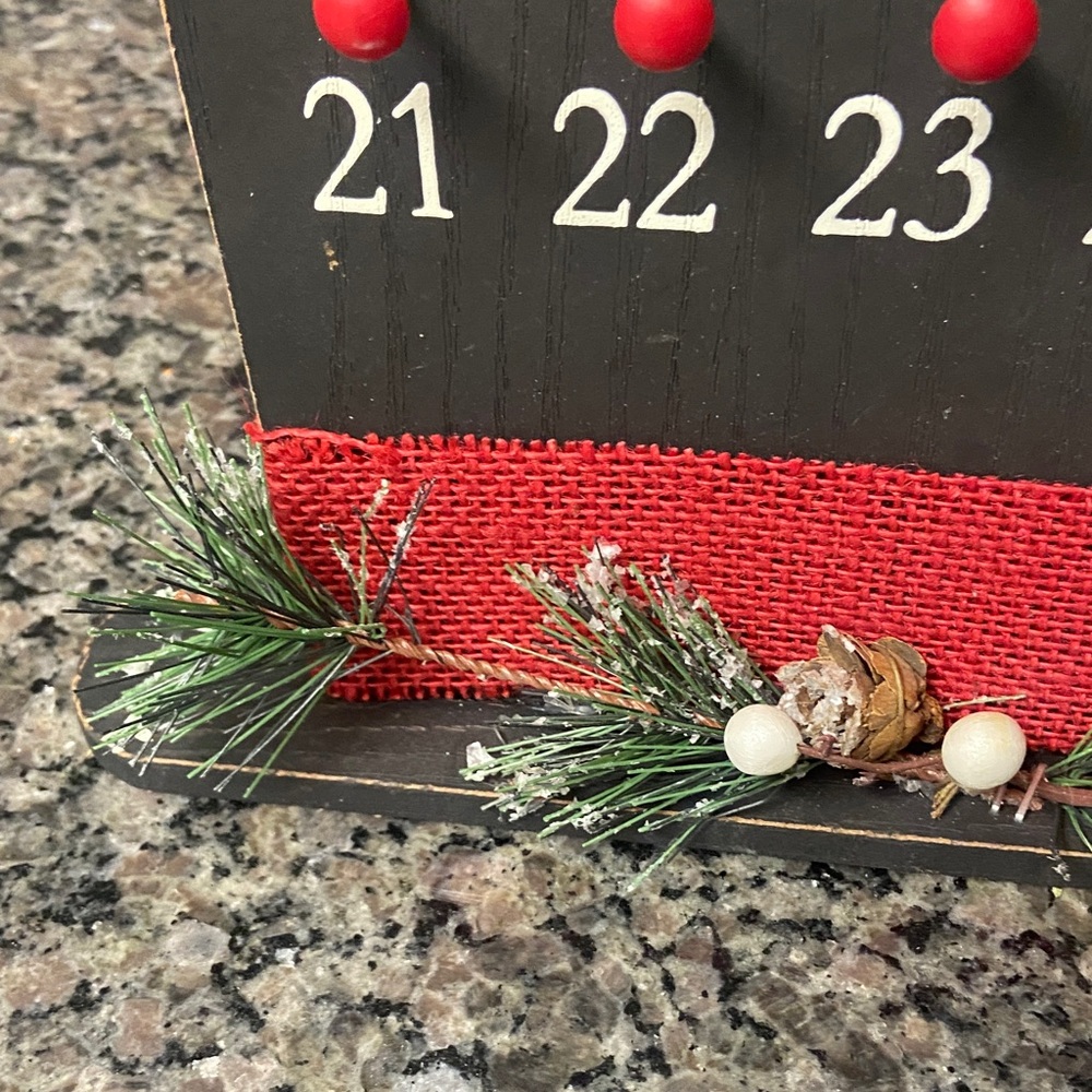 Christmas wood Advent Calendar with wreath count down black Red Accents - Picture 4 of 10